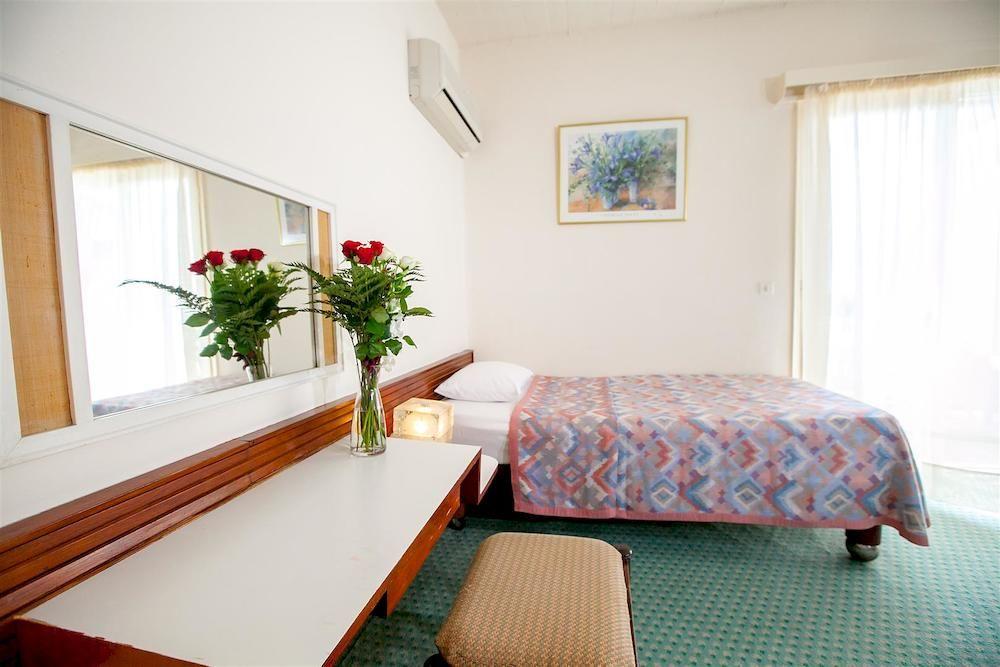 Hotel Theoxenia Anex Missolonghi Экстерьер фото